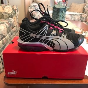 Puma woman’s running sneakers